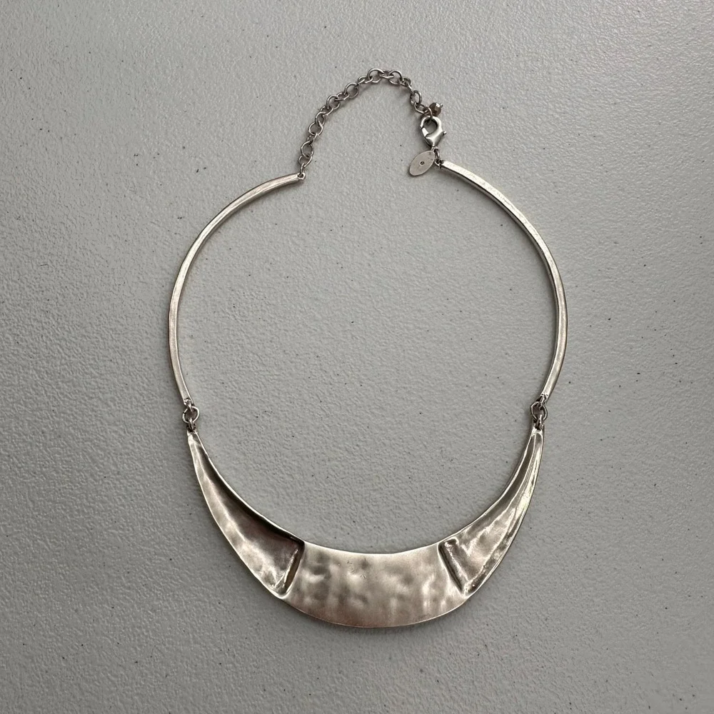 Chicos Elegant Hammered Collar Silver Tone Bib Necklace Beaded Accent Adjustable